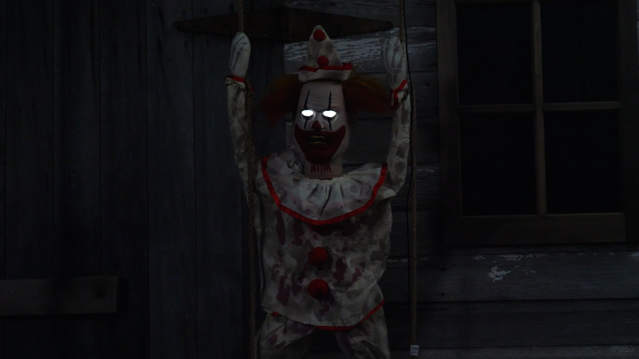MOMR039122 Swinging Animated Happy Clown Doll